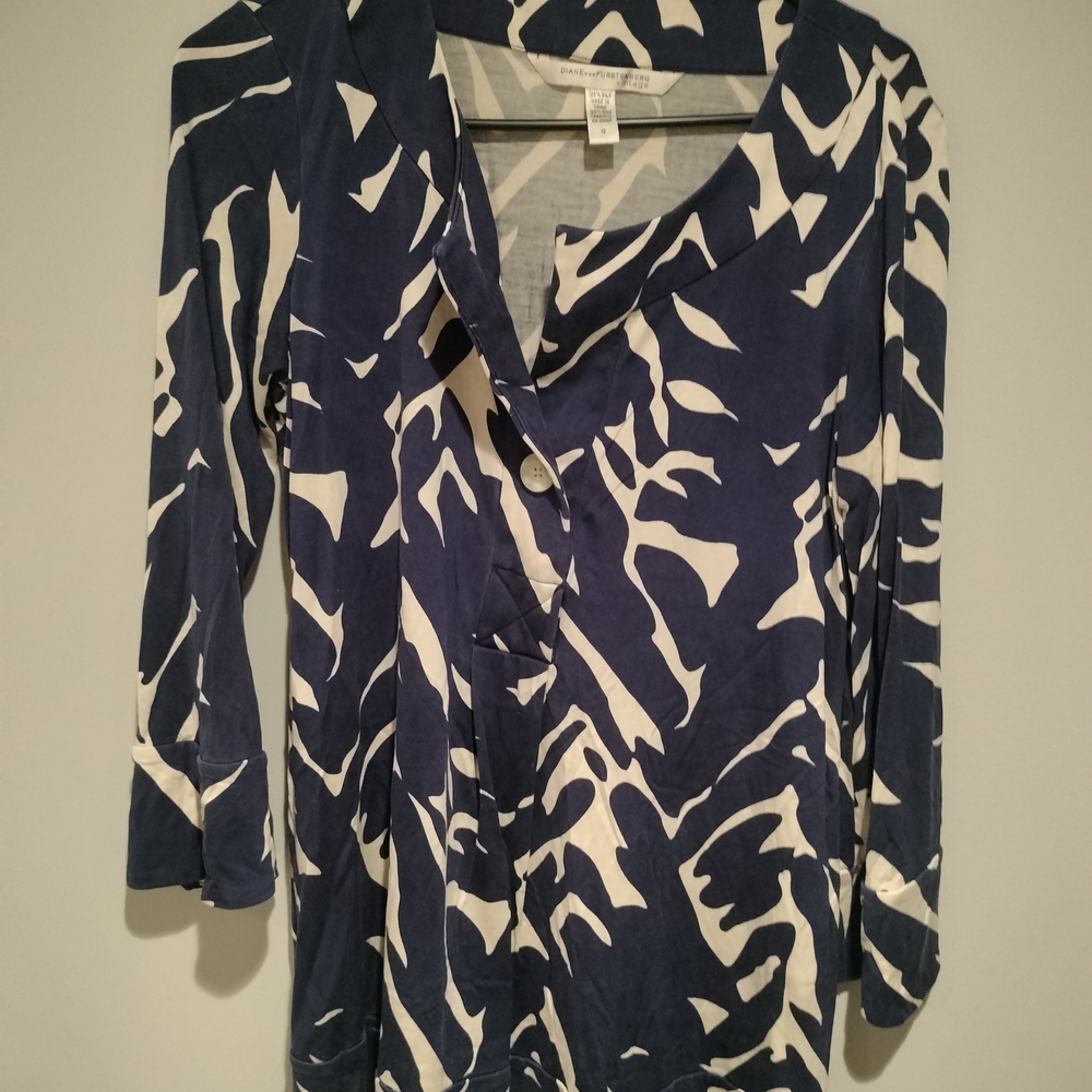 Diane Von Furstenberg Abstract Navy and White Blouse